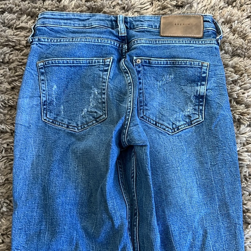 Women’s Size 25 (2) & Denim Distressed Jeans, Inseam 27’’ - Picture 4 of 8